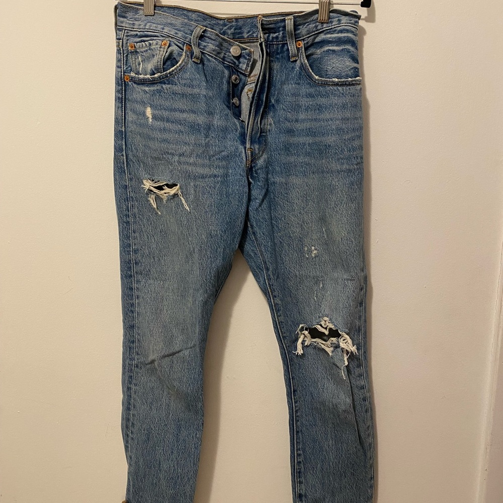 Levi’s wedgie straight distressed jeans